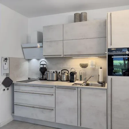 Objekt-nr 10 - - Kaiserallee * Lubeca